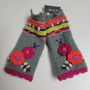 Yak N Yety NWT Handmade Knit Fingerless Gloves Floral Crochet Details 100% Wool.